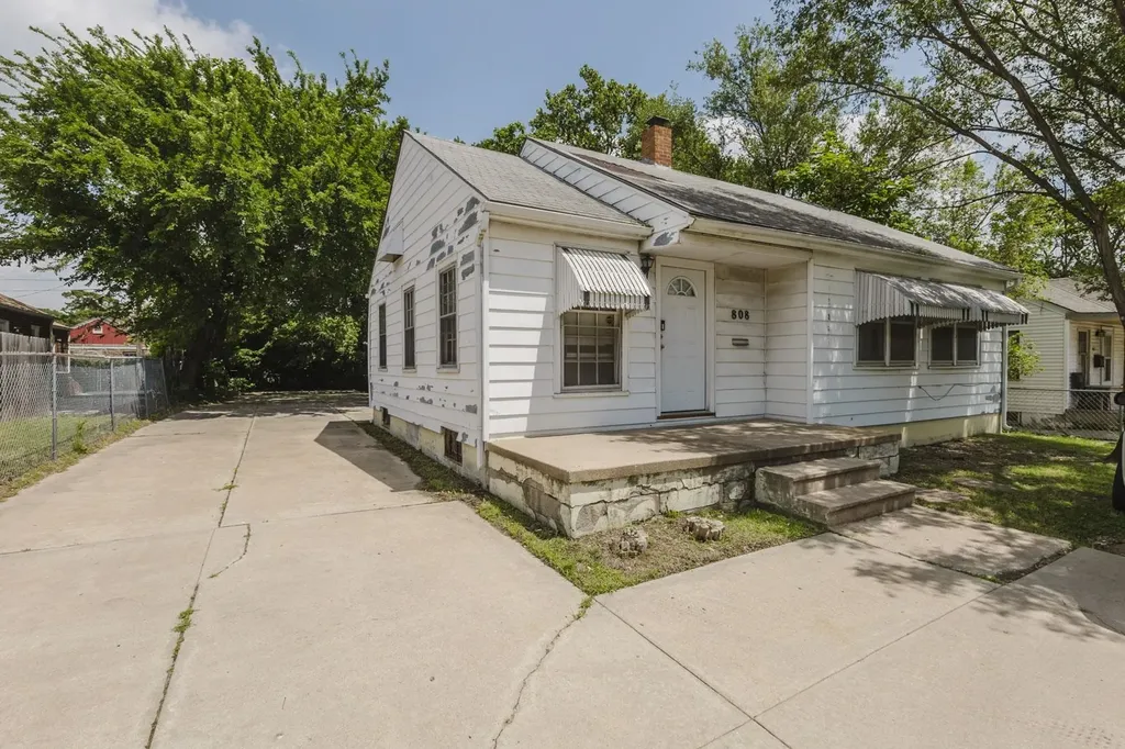 808 N Oliver Avenue Wichita KS 67208