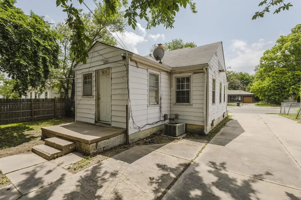 808 N Oliver Avenue Wichita KS 67208