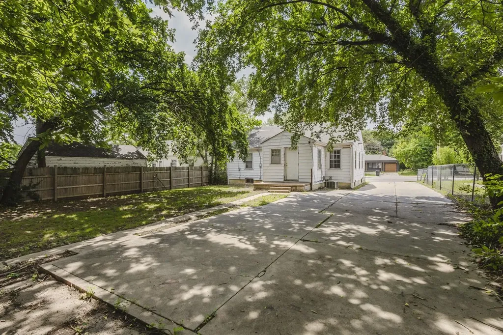 808 N Oliver Avenue Wichita KS 67208