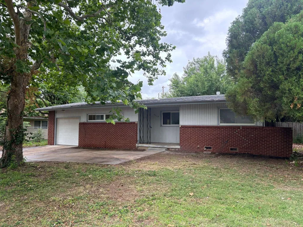 5712 E Odessa Street Bel Aire KS 67220