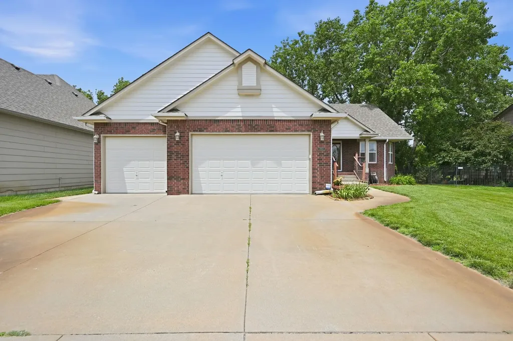 2553 N Hazelwood Street Wichita KS 67205