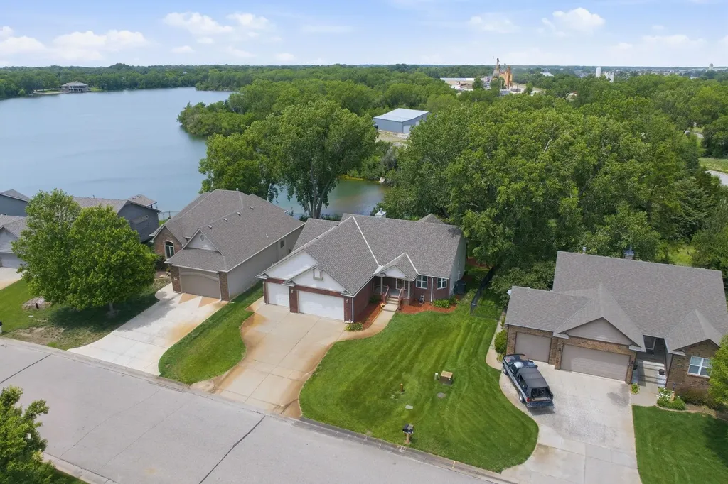 2553 N Hazelwood Street Wichita KS 67205