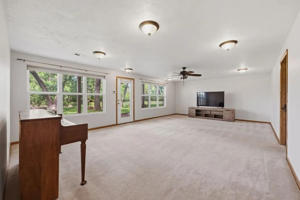2553 N Hazelwood Street Wichita KS 67205