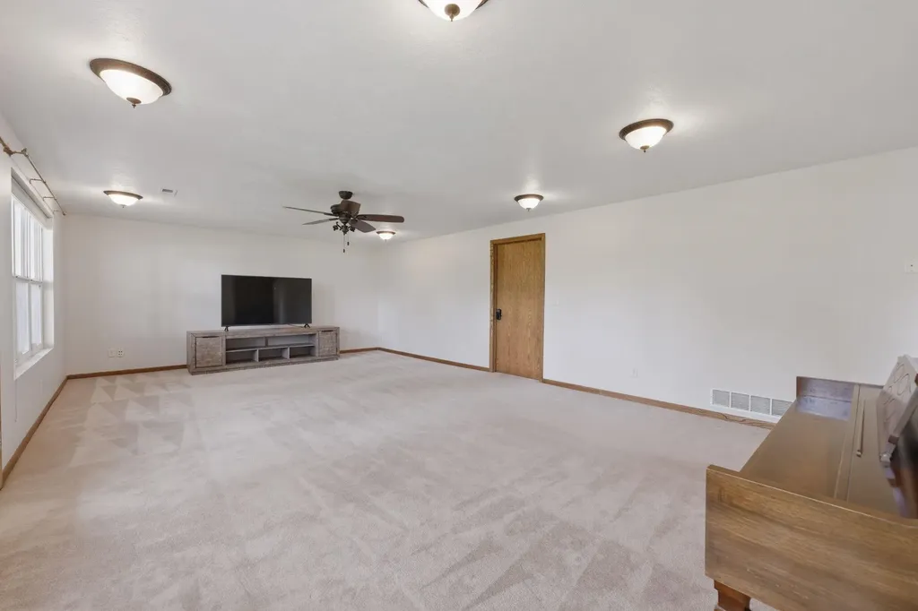 2553 N Hazelwood Street Wichita KS 67205