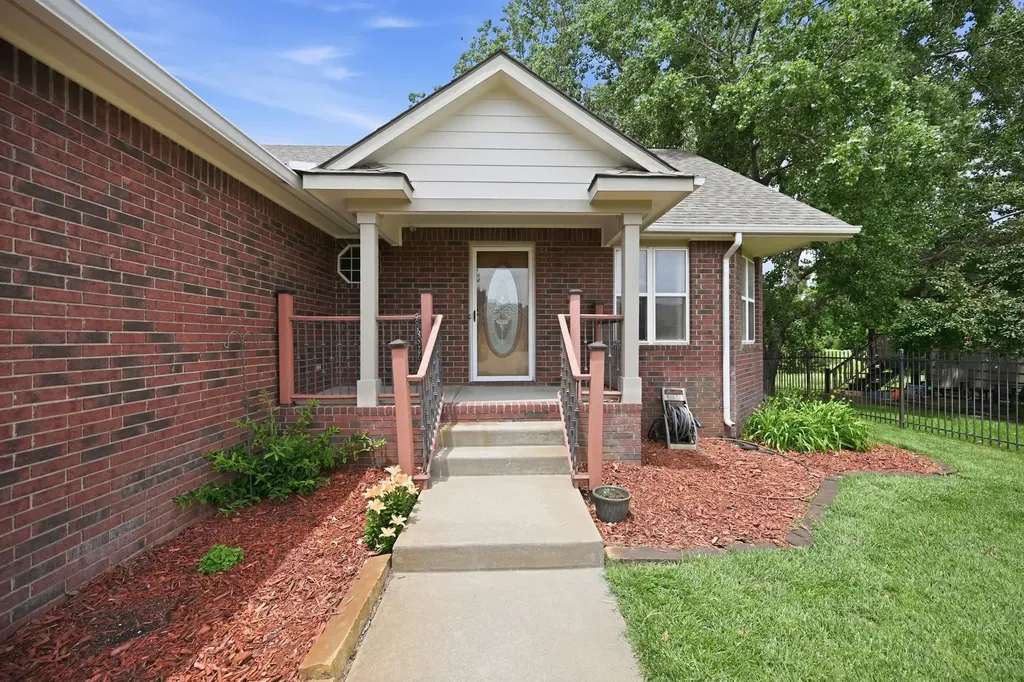 2553 N Hazelwood Street Wichita KS 67205