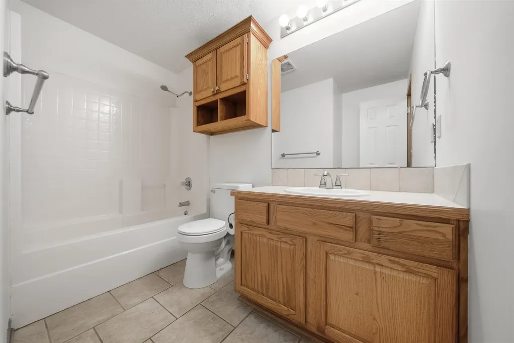 1114 N Fontenelle Drive Derby KS 67037-7913