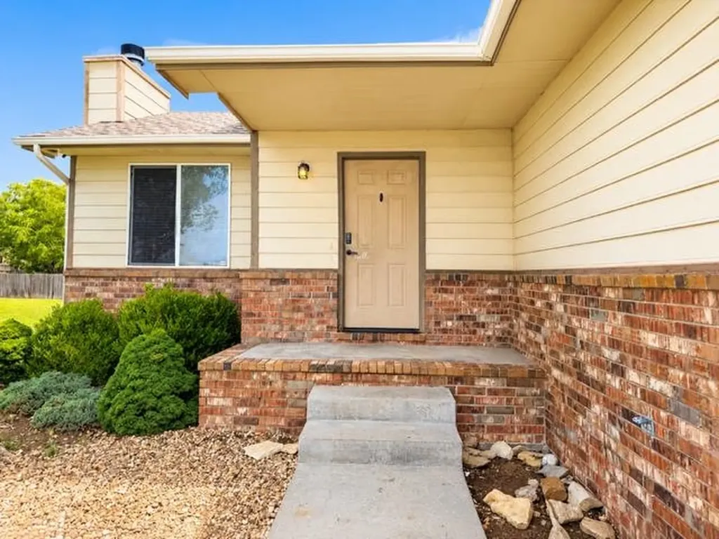 1012 E Winding Lane Derby KS 67037