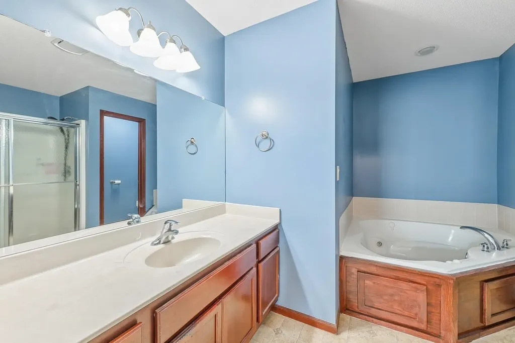 251 S Stoneridge Street Valley Center KS 67147-4727