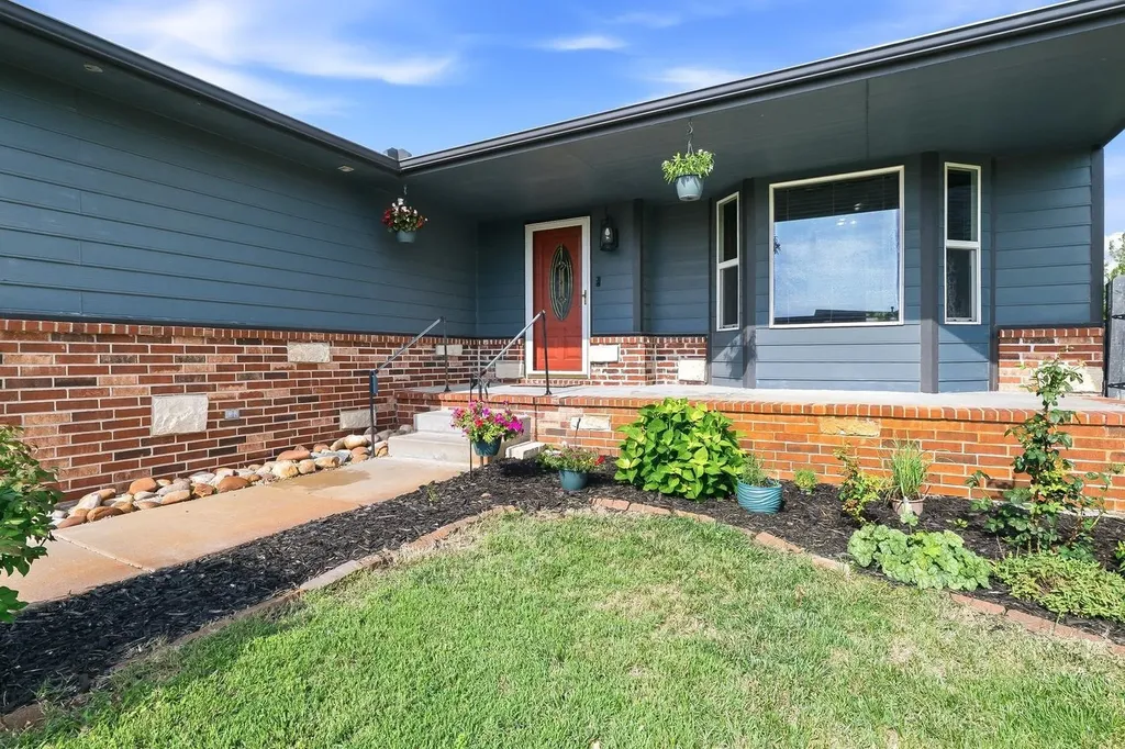 251 S Stoneridge Street Valley Center KS 67147-4727