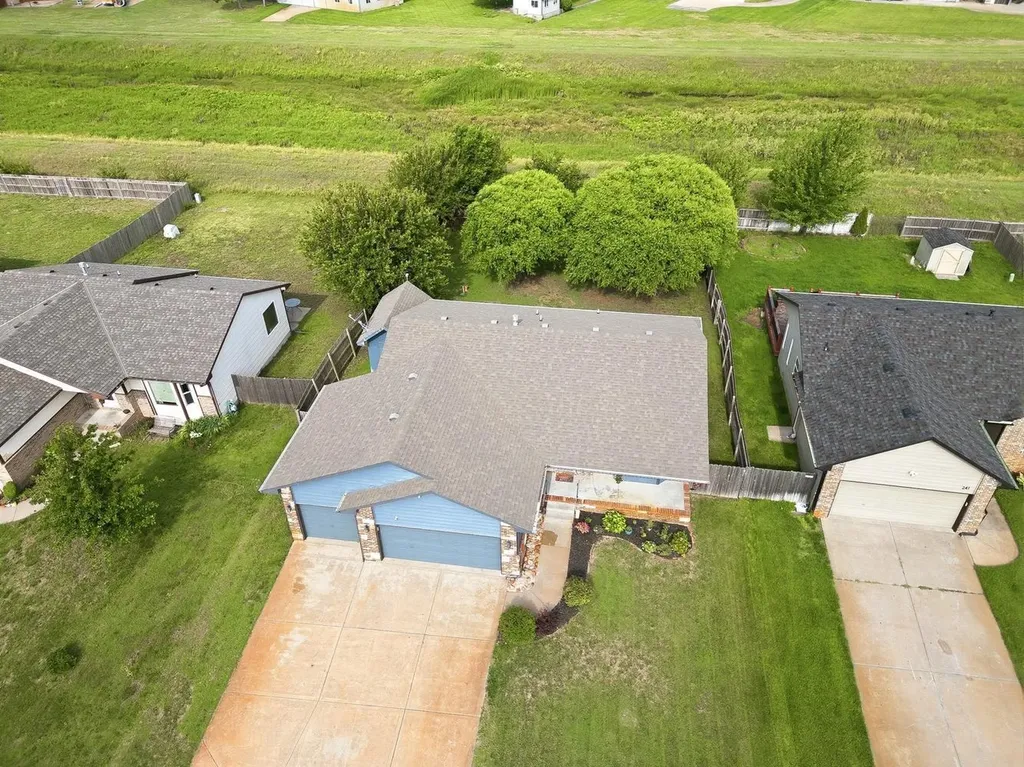 251 S Stoneridge Street Valley Center KS 67147-4727