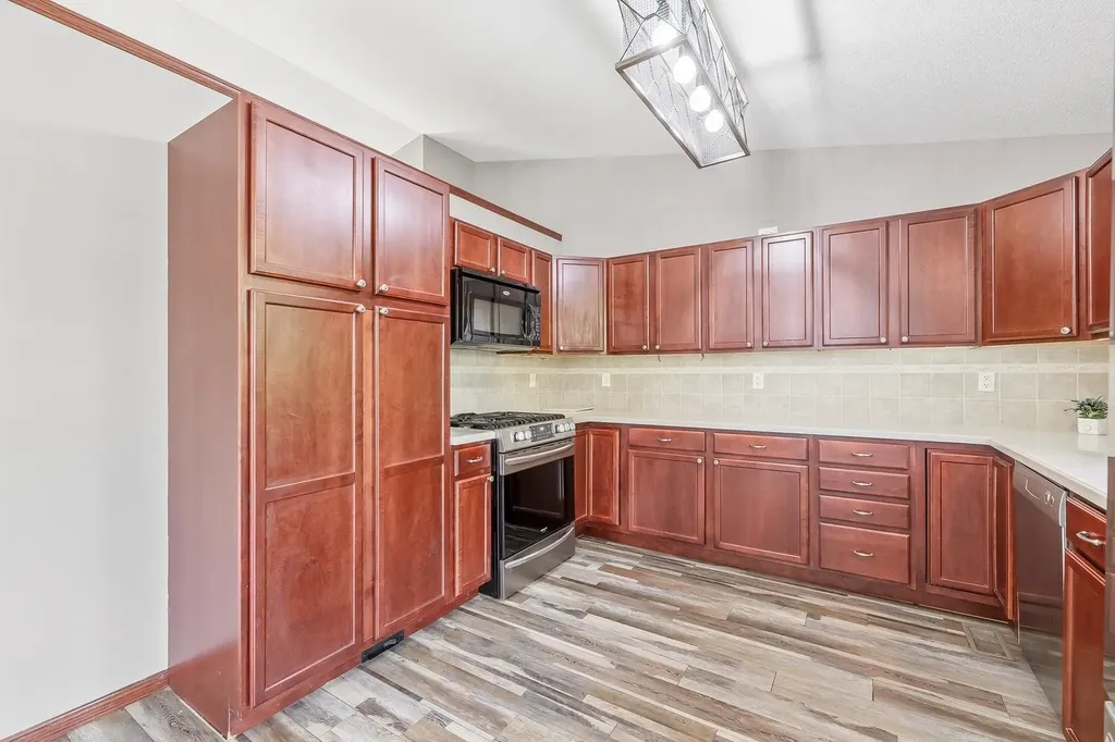 251 S Stoneridge Street Valley Center KS 67147-4727