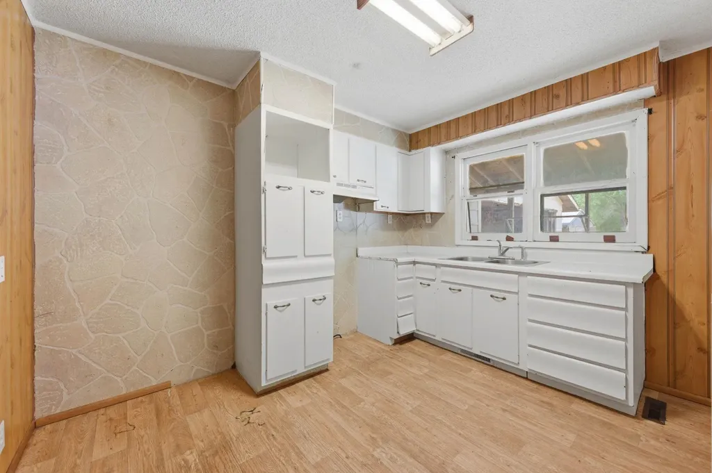 528 E 79th Street S Haysville KS 67060