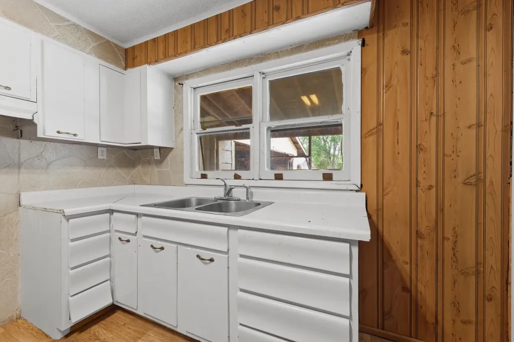 528 E 79th Street S Haysville KS 67060