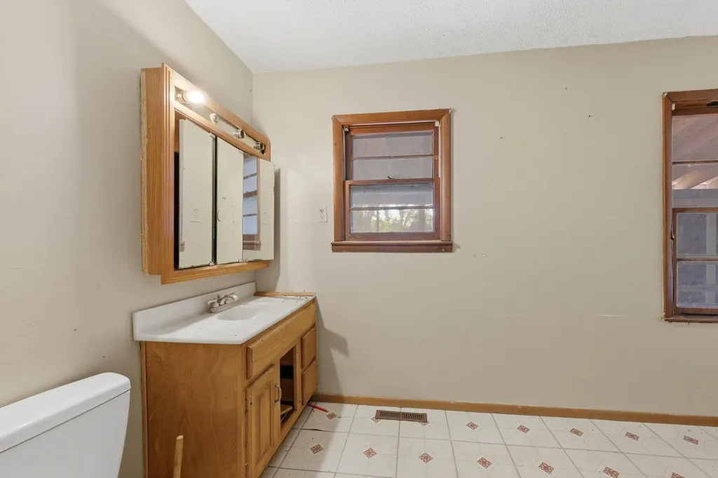 528 E 79th Street S Haysville KS 67060