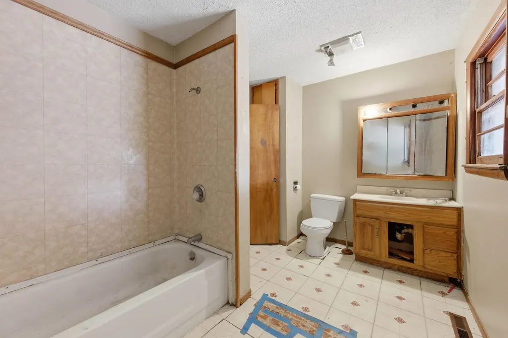 528 E 79th Street S Haysville KS 67060