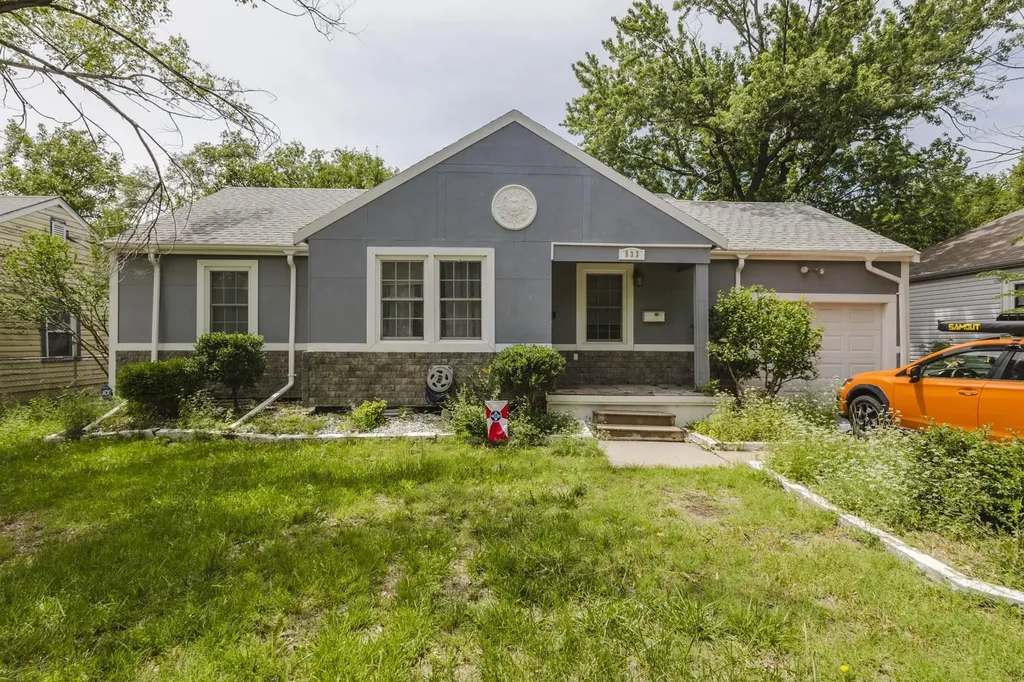 933 N Parkwood Lane Wichita KS 67208