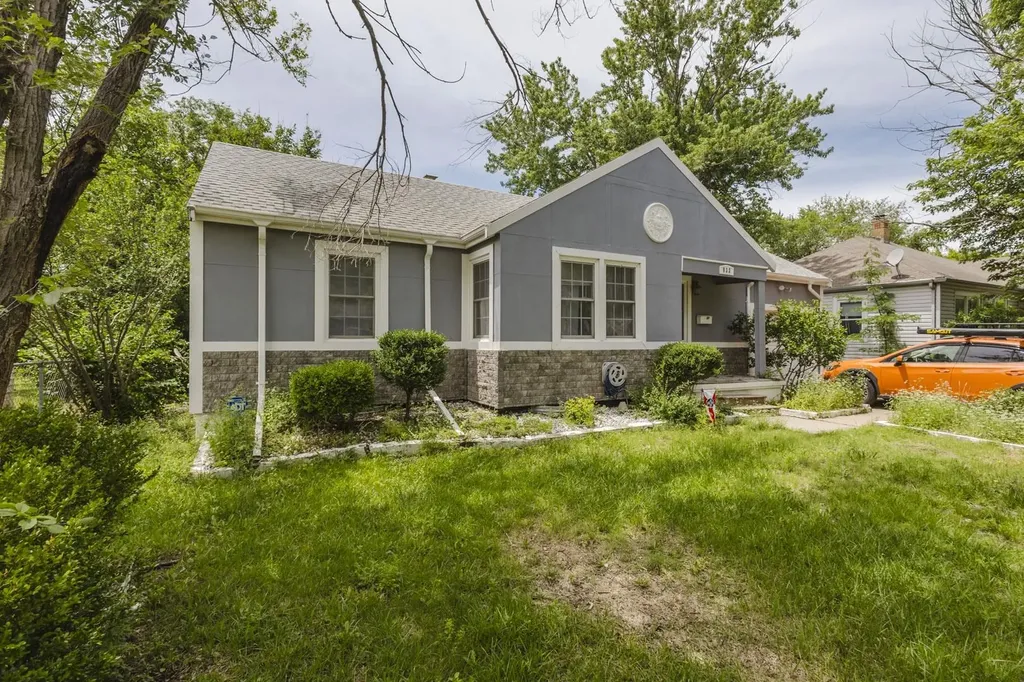 933 N Parkwood Lane Wichita KS 67208