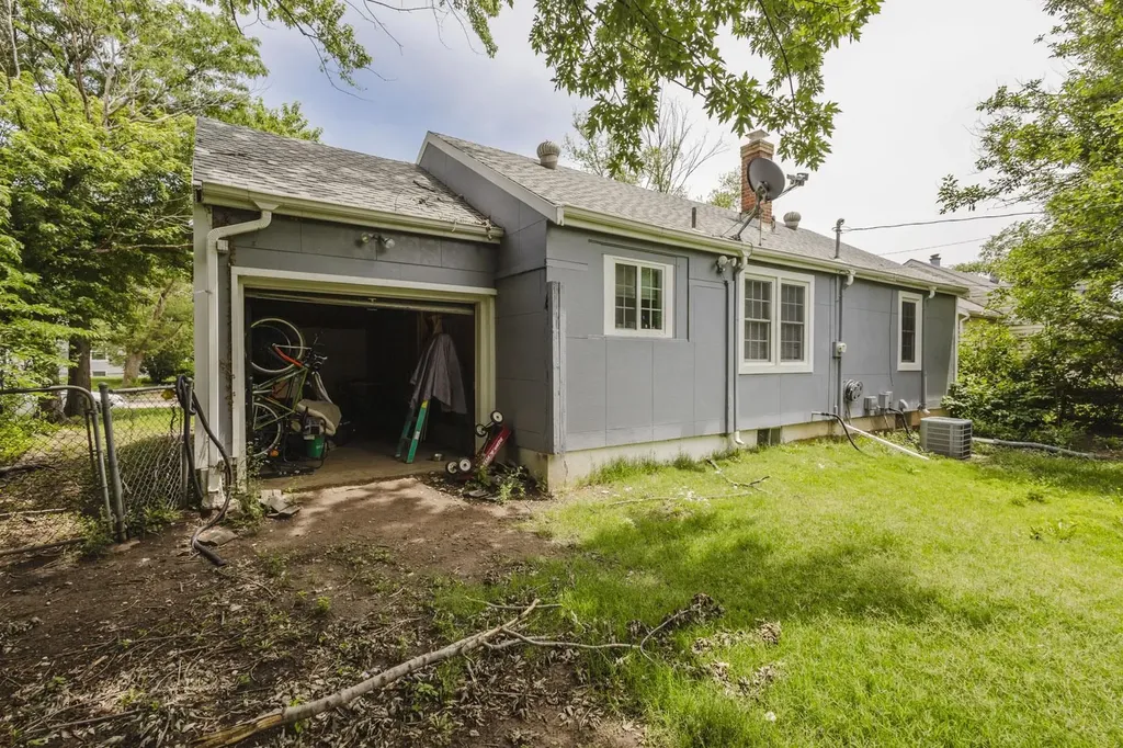 933 N Parkwood Lane Wichita KS 67208
