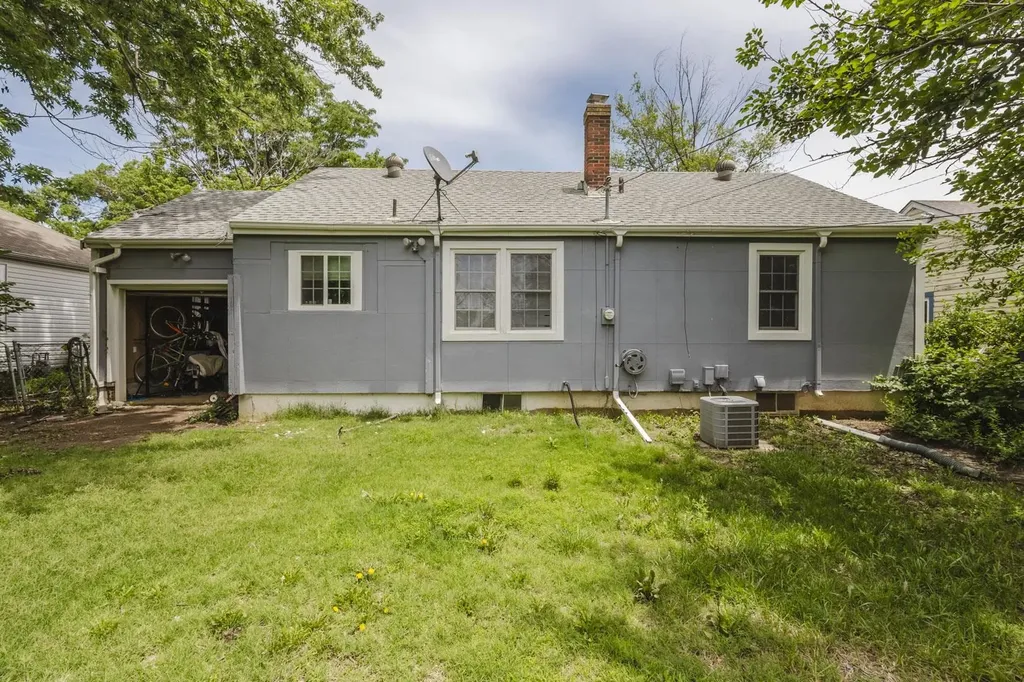 933 N Parkwood Lane Wichita KS 67208