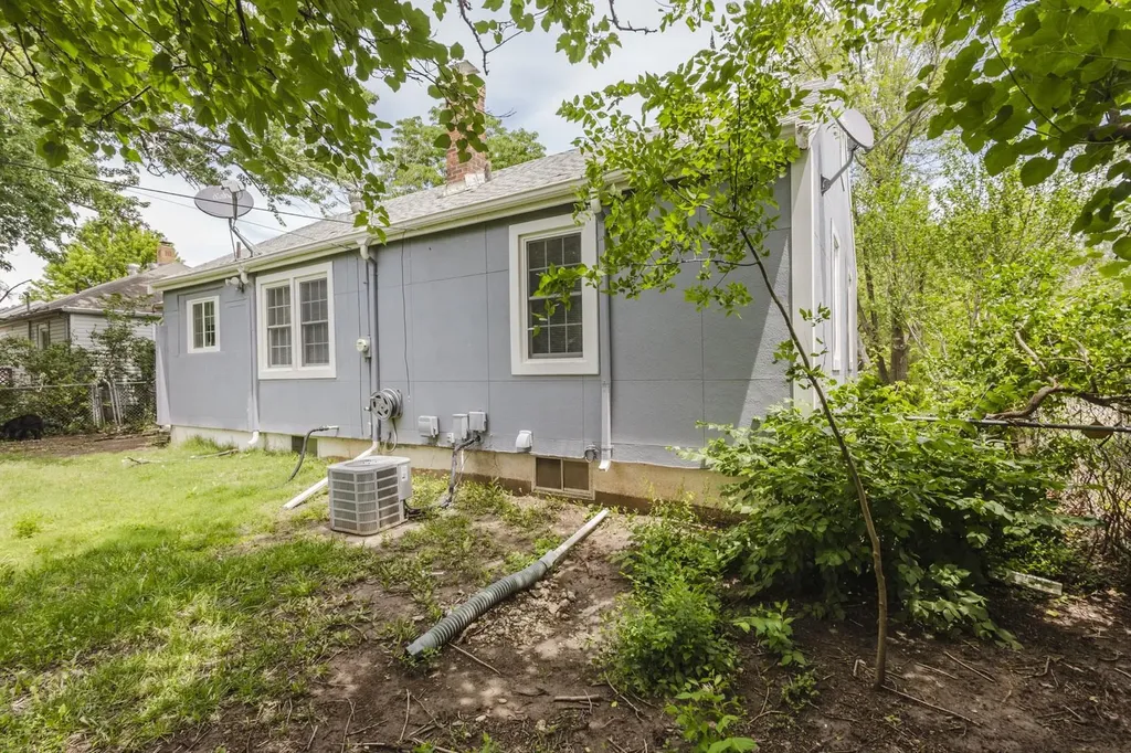 933 N Parkwood Lane Wichita KS 67208