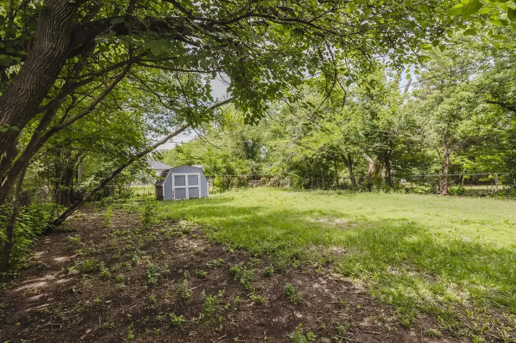 933 N Parkwood Lane Wichita KS 67208