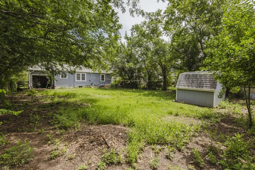 933 N Parkwood Lane Wichita KS 67208