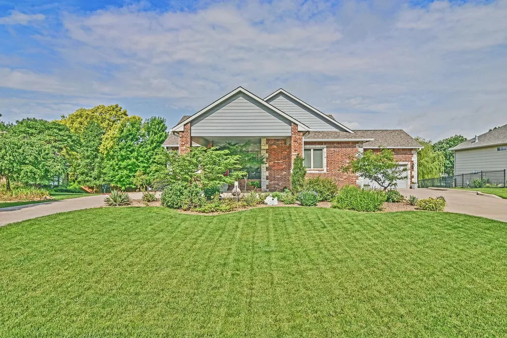 217 S Grant Clearwater KS 67026