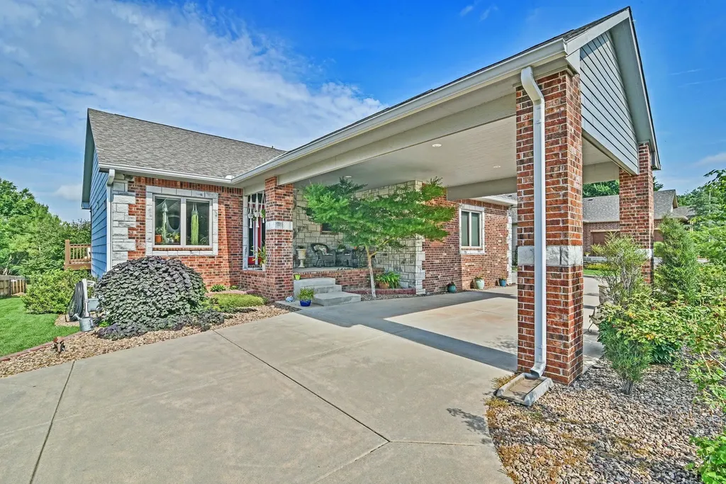 217 S Grant Clearwater KS 67026