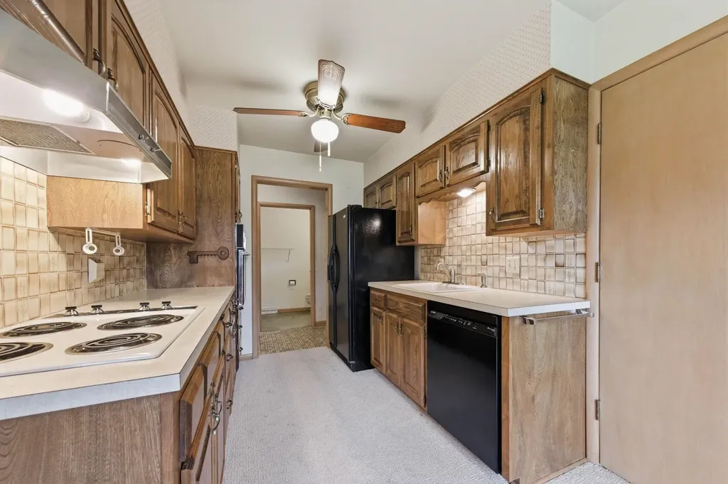 742 N Valleyview Lane Wichita KS 67212