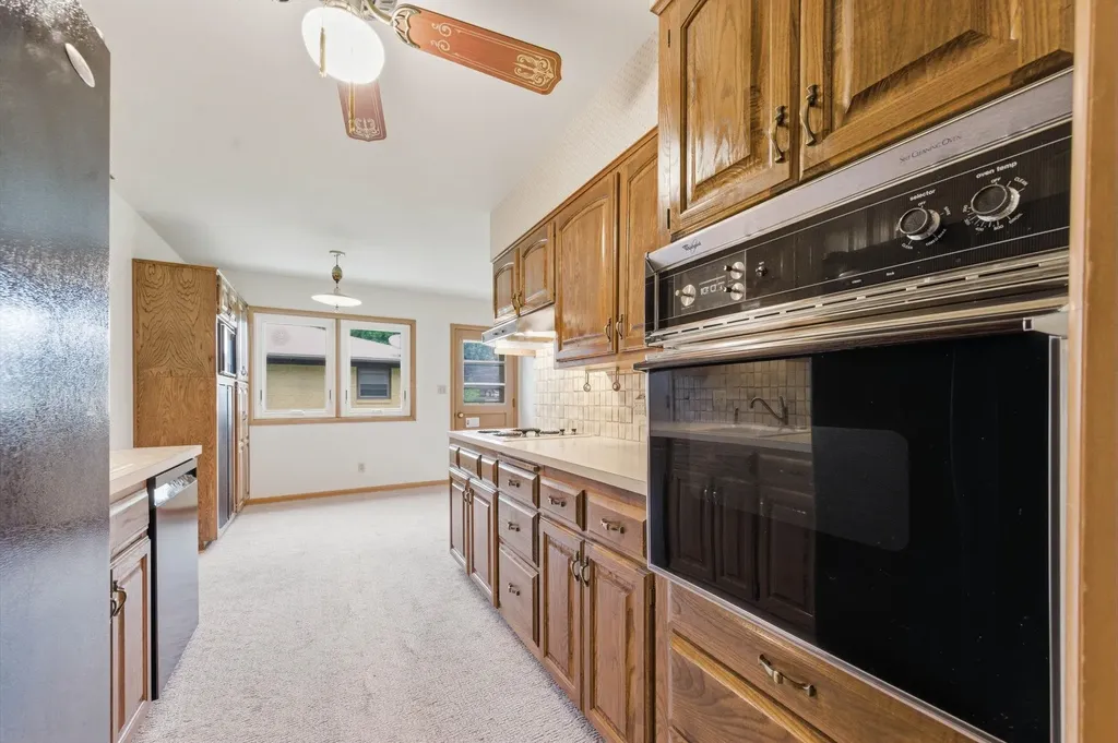 742 N Valleyview Lane Wichita KS 67212