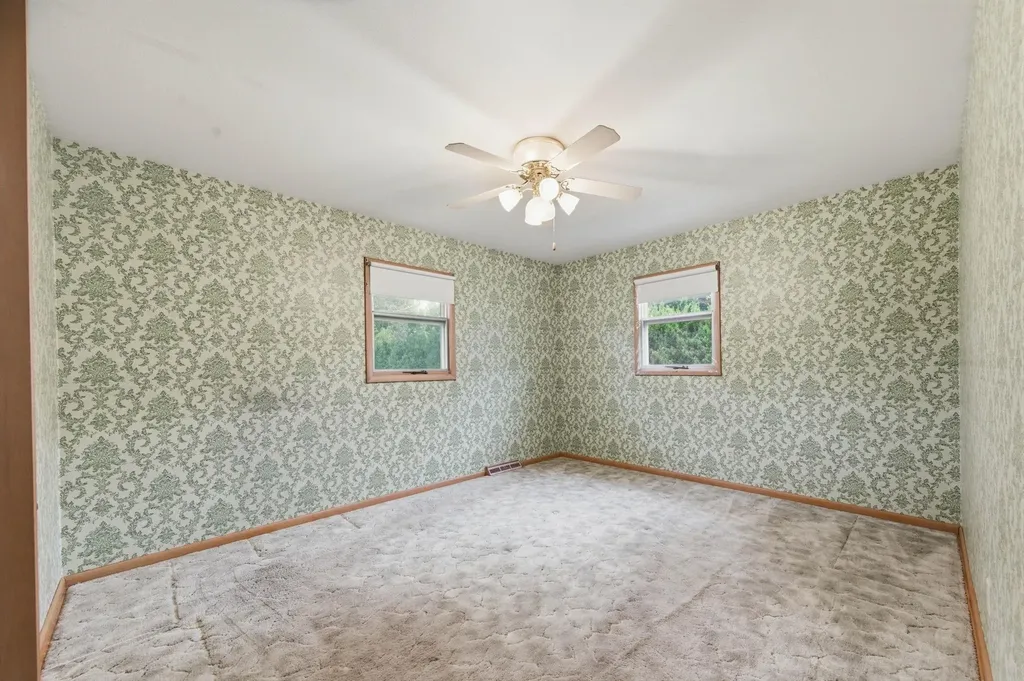 742 N Valleyview Lane Wichita KS 67212