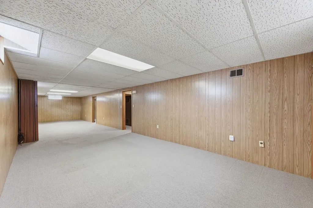 742 N Valleyview Lane Wichita KS 67212
