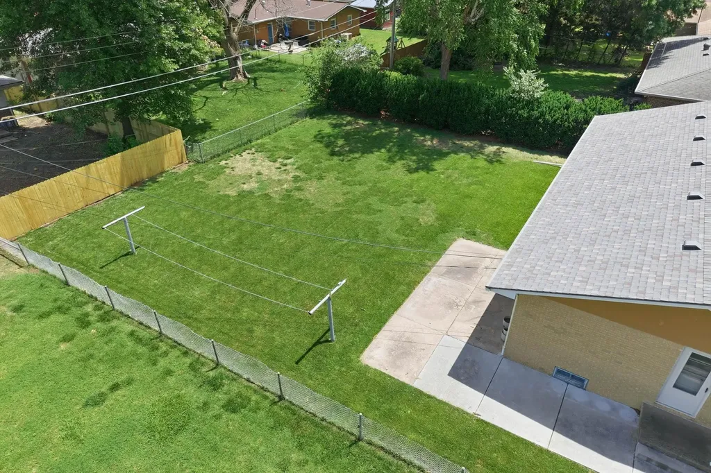 742 N Valleyview Lane Wichita KS 67212