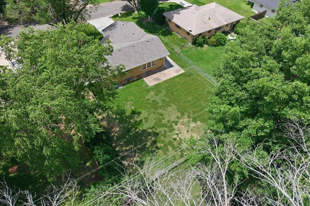 742 N Valleyview Lane Wichita KS 67212