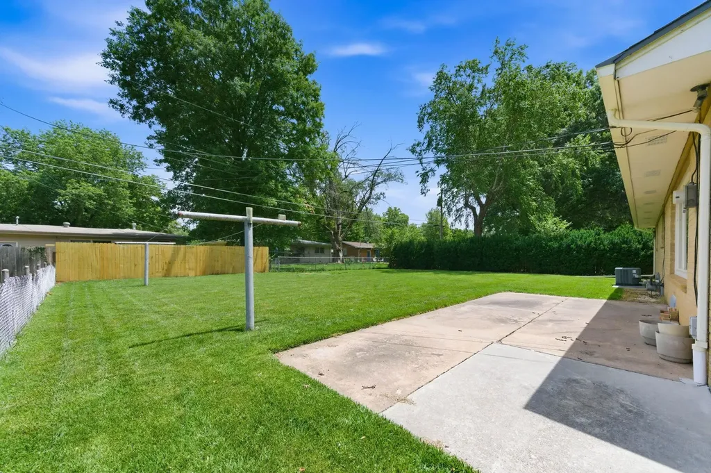 742 N Valleyview Lane Wichita KS 67212