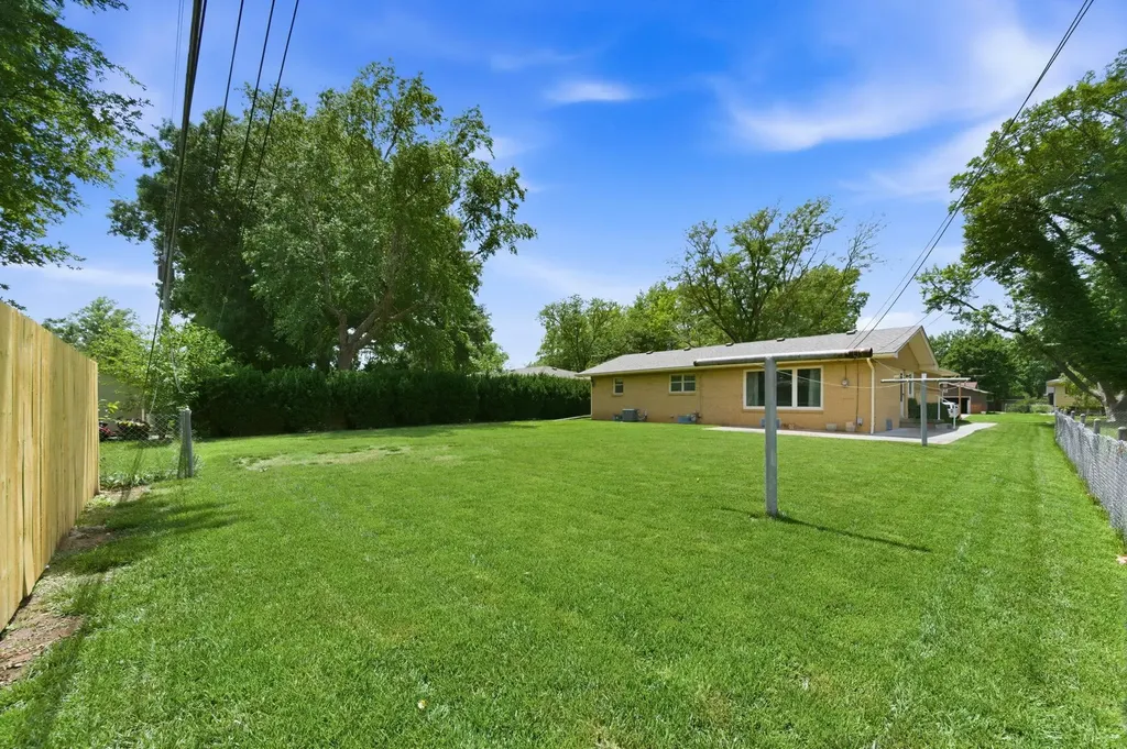 742 N Valleyview Lane Wichita KS 67212