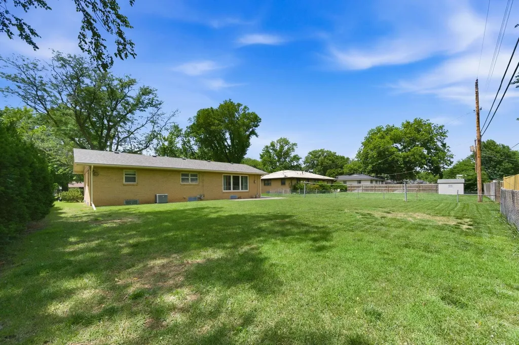 742 N Valleyview Lane Wichita KS 67212