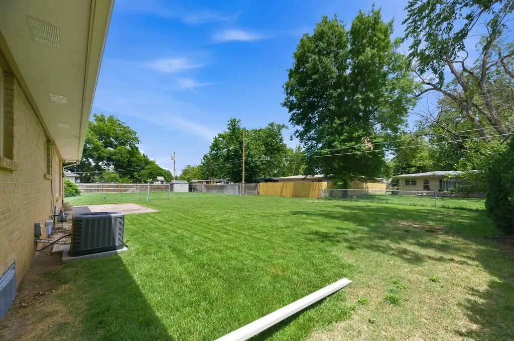 742 N Valleyview Lane Wichita KS 67212