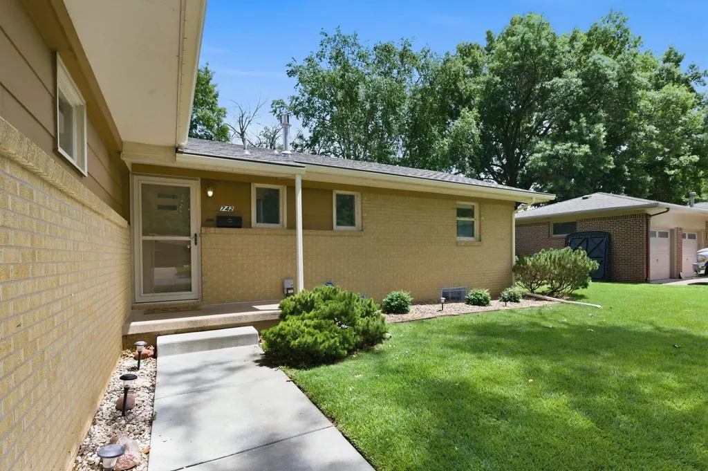 742 N Valleyview Lane Wichita KS 67212