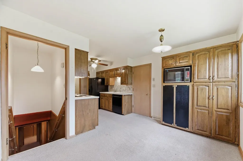 742 N Valleyview Lane Wichita KS 67212