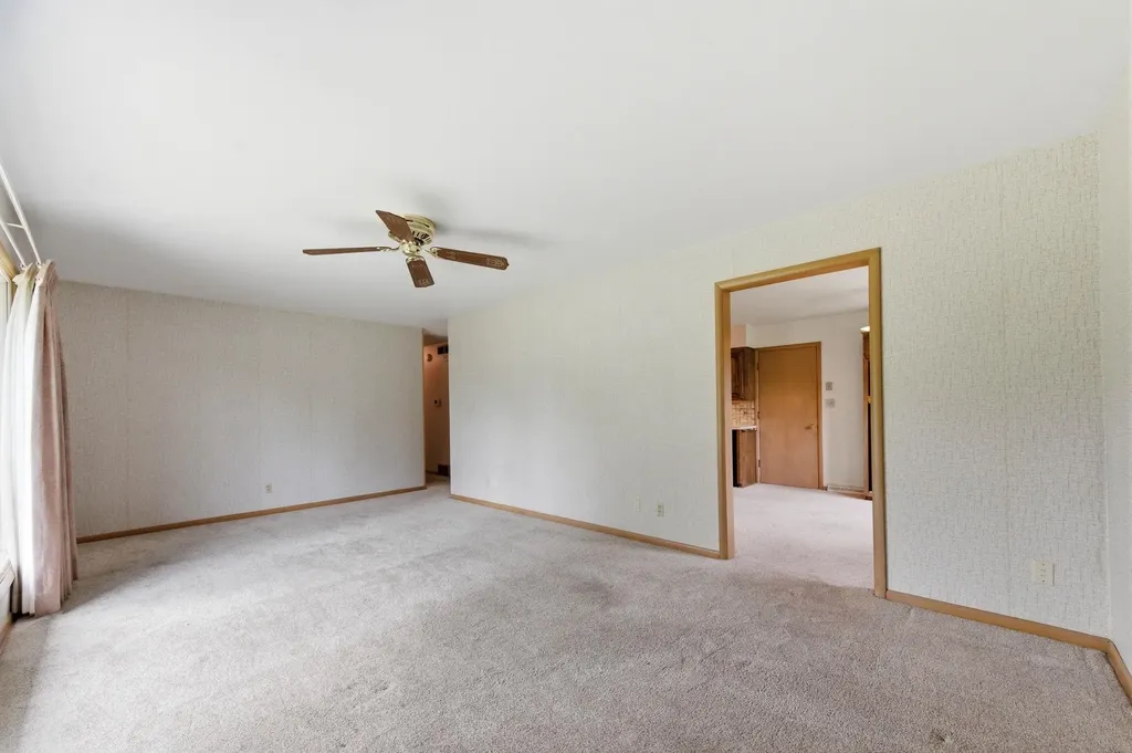 742 N Valleyview Lane Wichita KS 67212