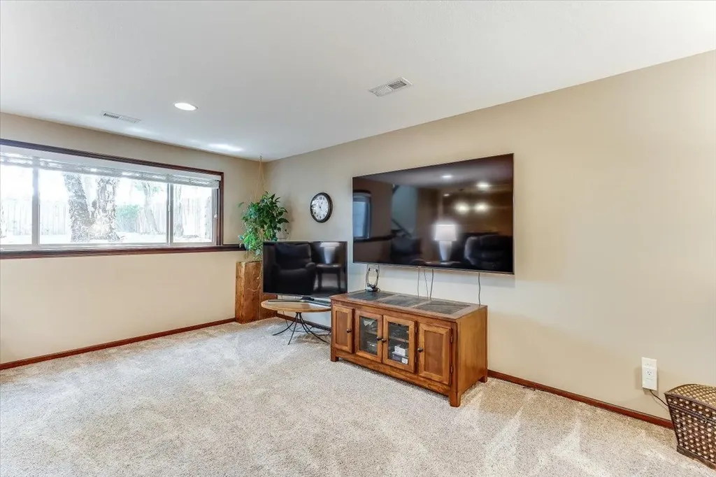 1425 E Summerlyn Drive Derby KS 67037
