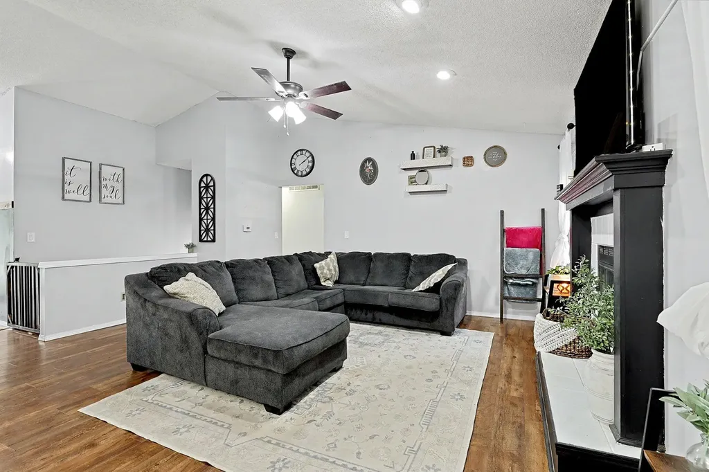 146 E Chestnut Drive Mulvane KS 67110