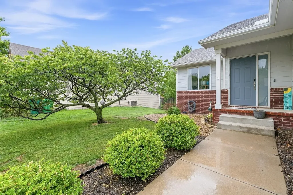 10509 W Yosemite Wichita KS 67215-3001