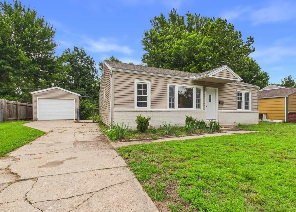 3232 S Gordon Avenue Wichita KS 67217