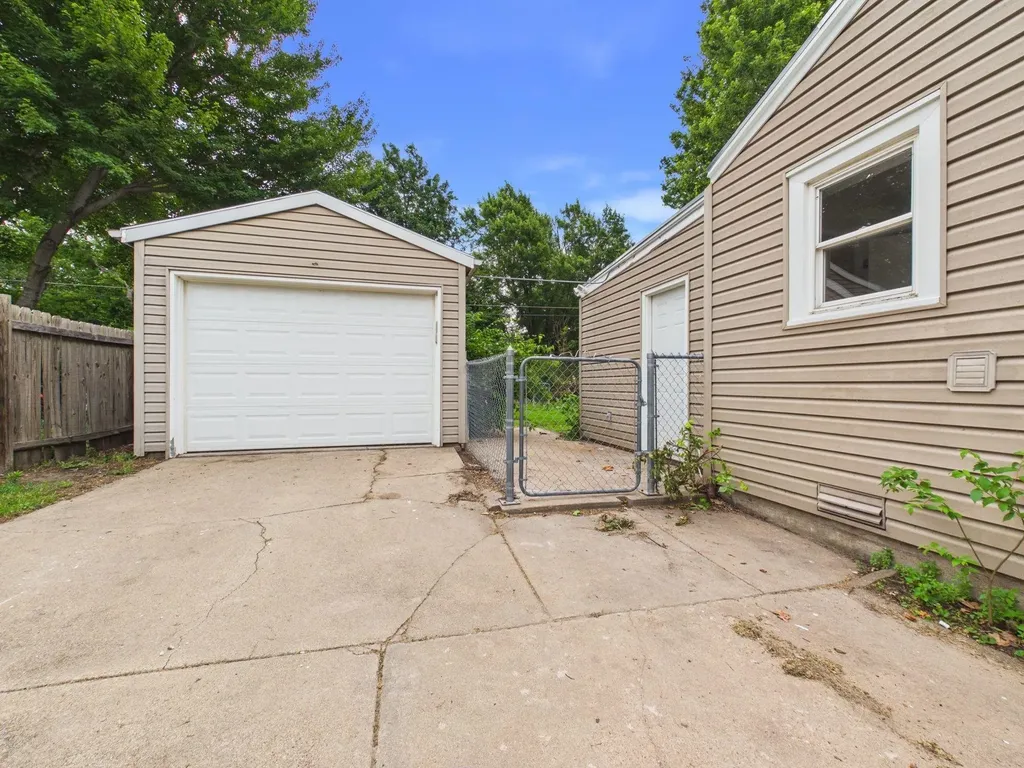 3232 S Gordon Avenue Wichita KS 67217