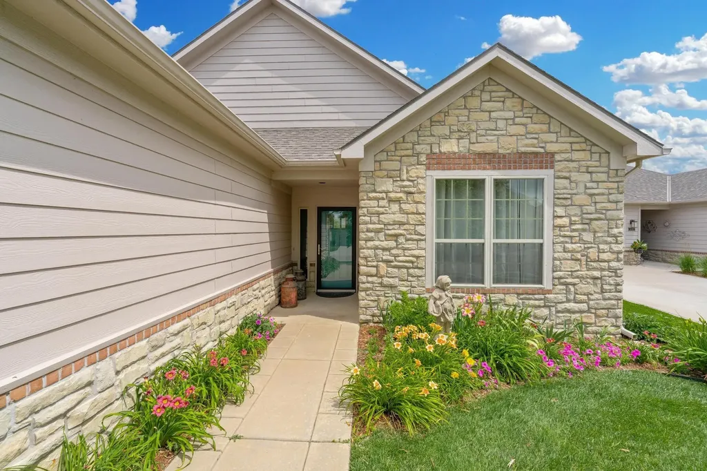 9636 W Village Place Maize KS 67101