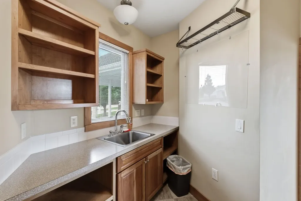 6918 E Summerside Court Bel Aire KS 67226