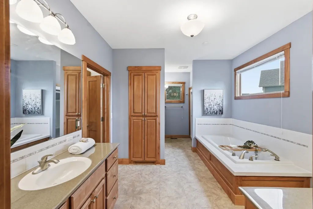 6918 E Summerside Court Bel Aire KS 67226
