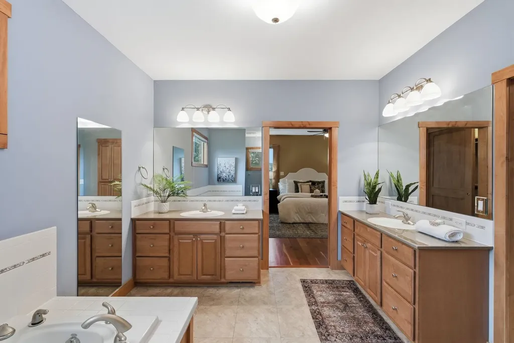 6918 E Summerside Court Bel Aire KS 67226